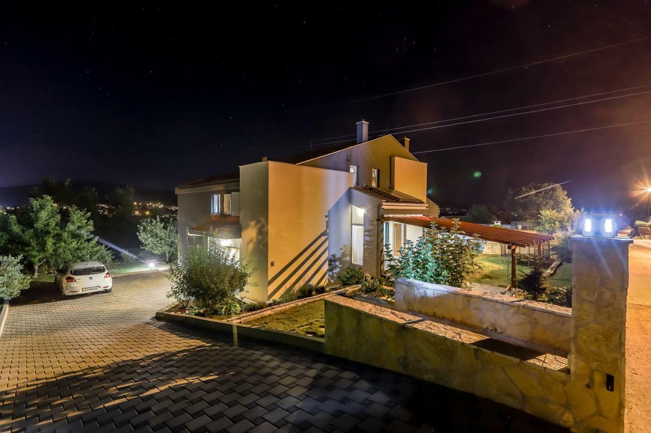 Luxury Villa Nadalina-Dicmo Dugopolje Extérieur photo